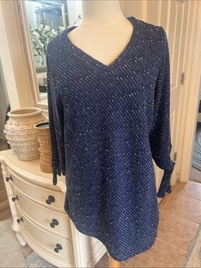Onque Casuals Navy/ White texured  V-Neck Top SZ 1X